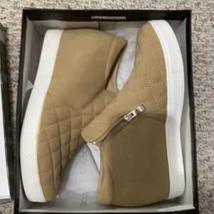 Sneaker shoe wedges size 10